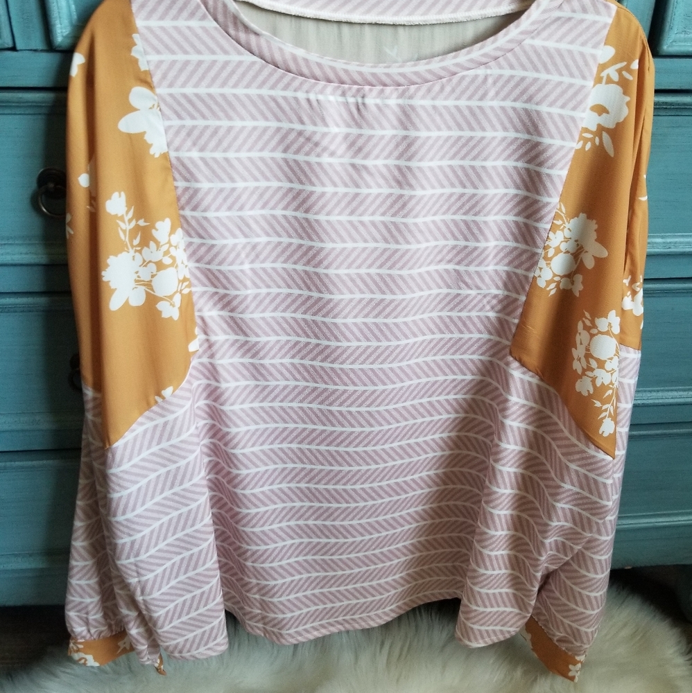 NWOT..CUTE TOP